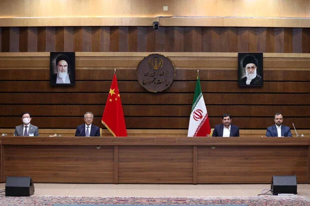 مخبر